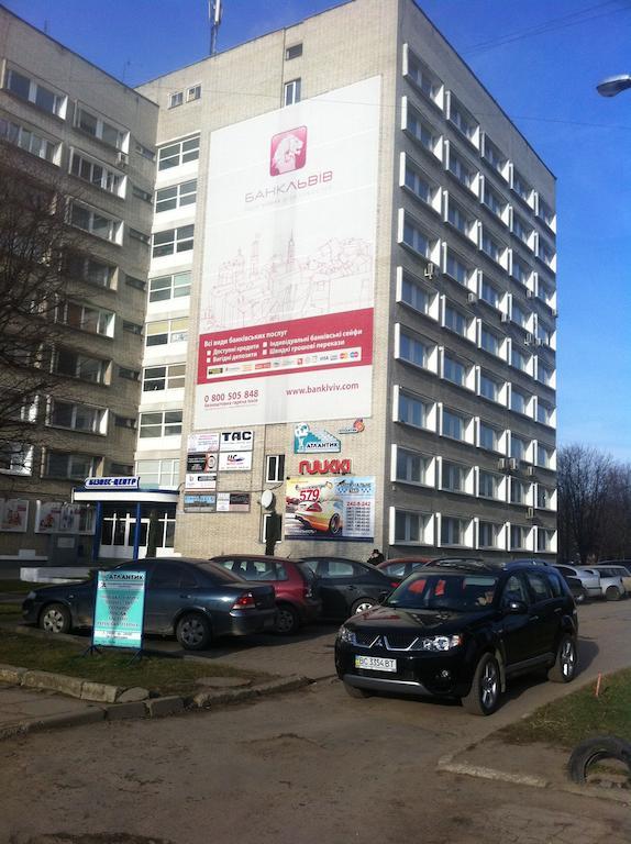 Molodizhniy Hostel Lviv Eksteriør bilde